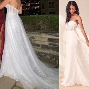 White Lace Bustier Embroidered Dress w/ Train 🤍